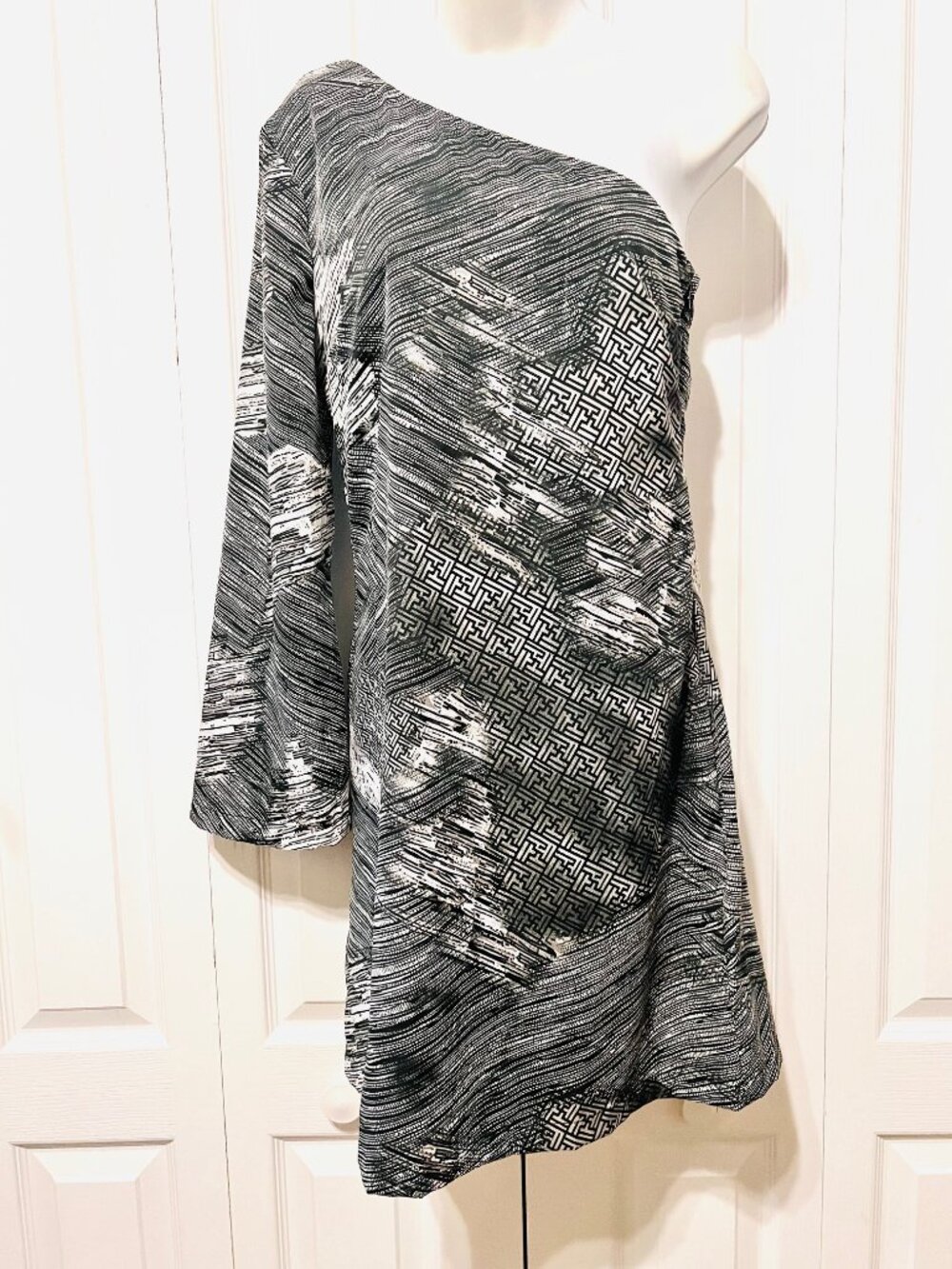 Wll8 by Walter Baker-Off shoulder Long Bell Sleeve Green Mix Lined Dress-S. X SM